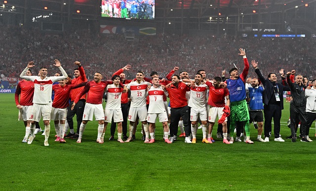 Türk'e Durmak Yaraşmaz!